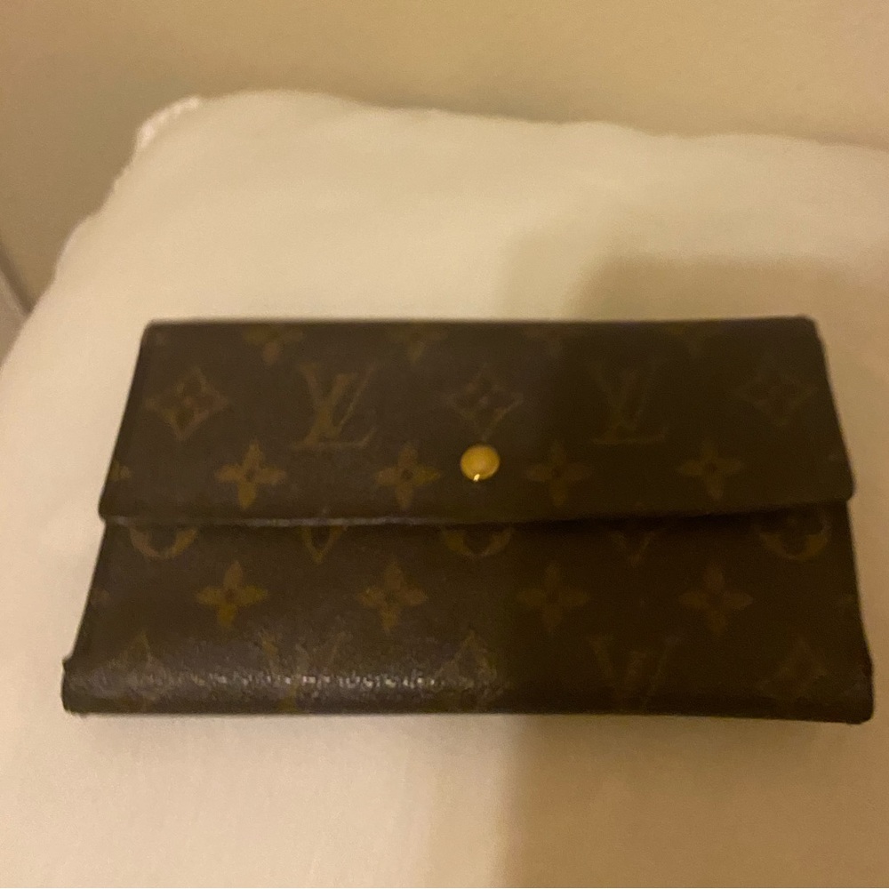 Louis Vuitton Monogram Sarah Wallet